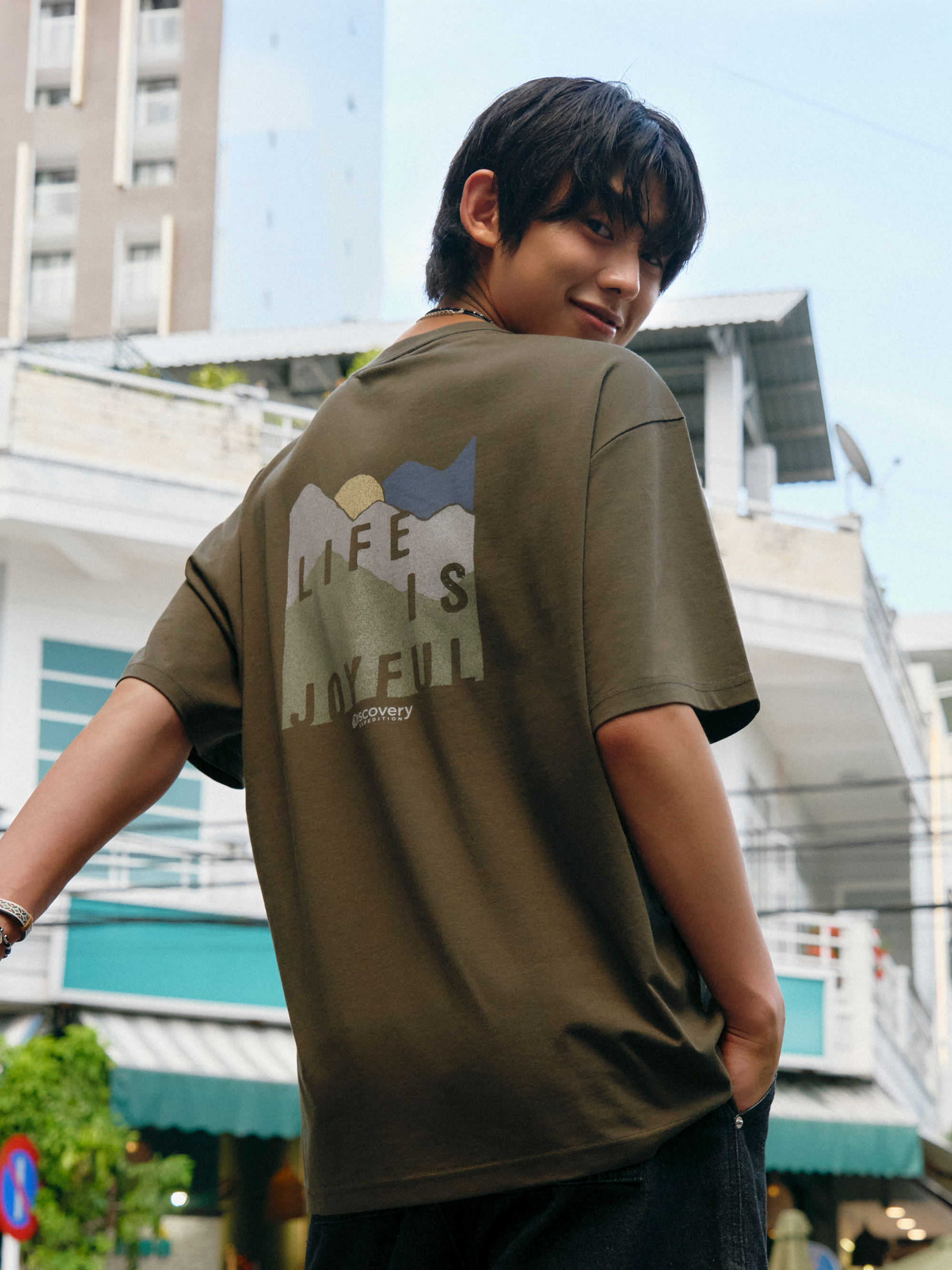 Freshvent Washed Outdoor Scene Back Graphic Short-sleeve T-shirt