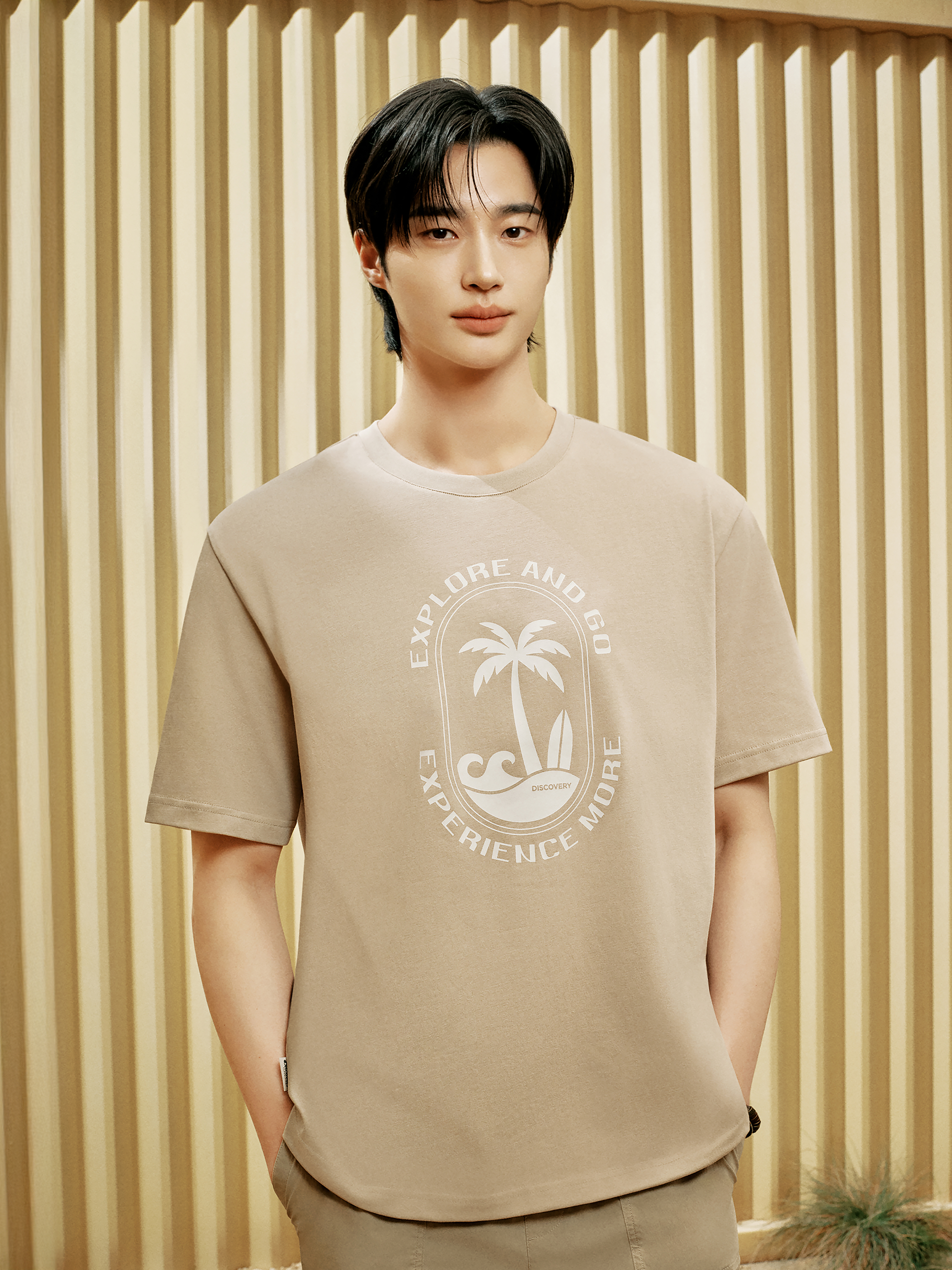 Uni Freshvent Island Graphic Short-Sleeve T-shirt