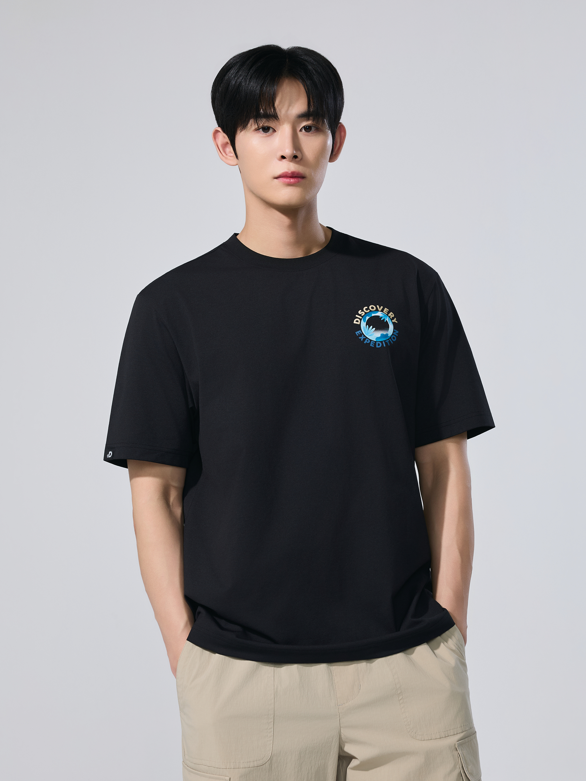 Uni Small Leaf Graphic Short-Sleeve T-shirt