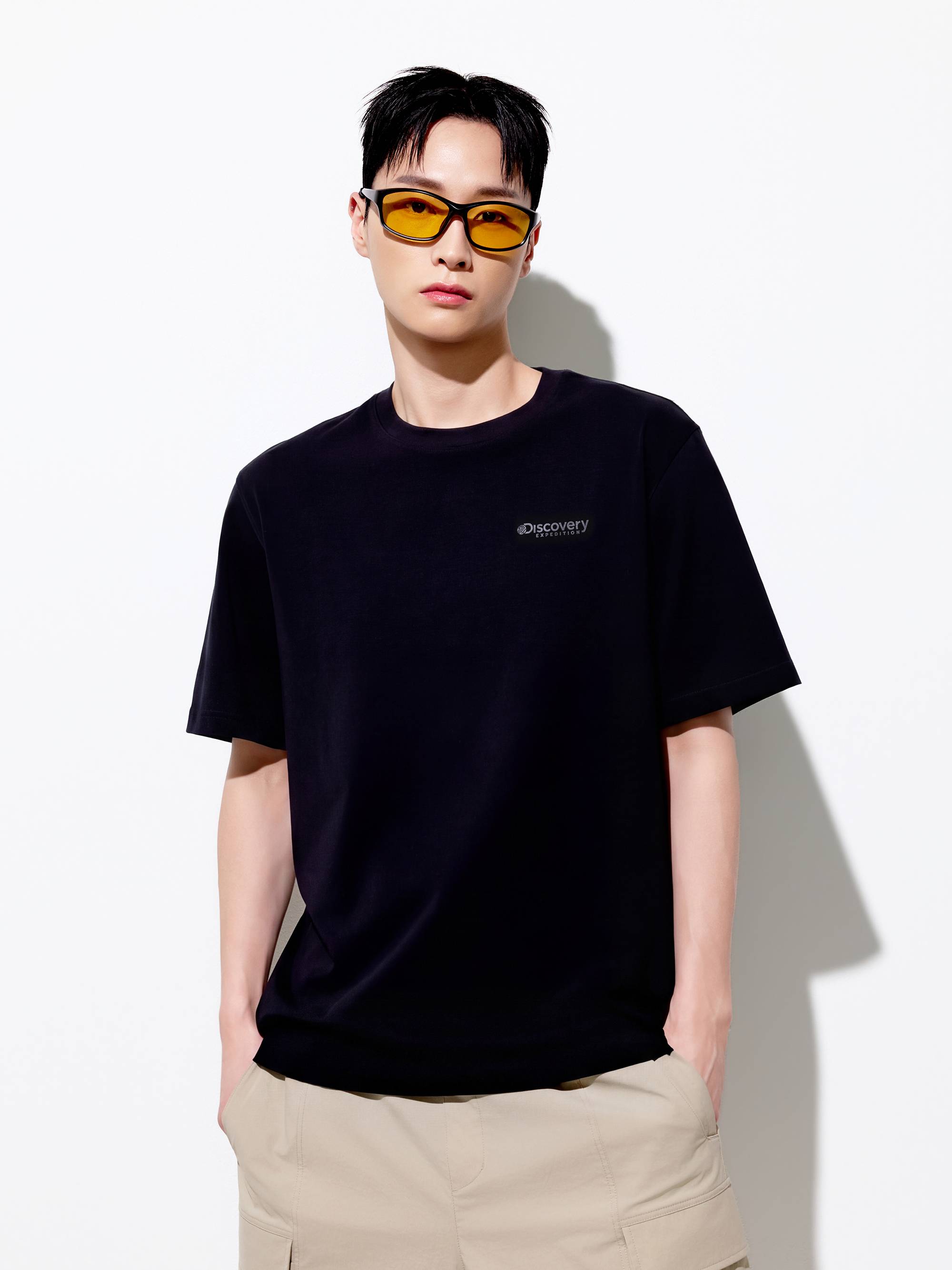 Uni Freshvent Resort Graphic Short-Sleeve T-Shirt