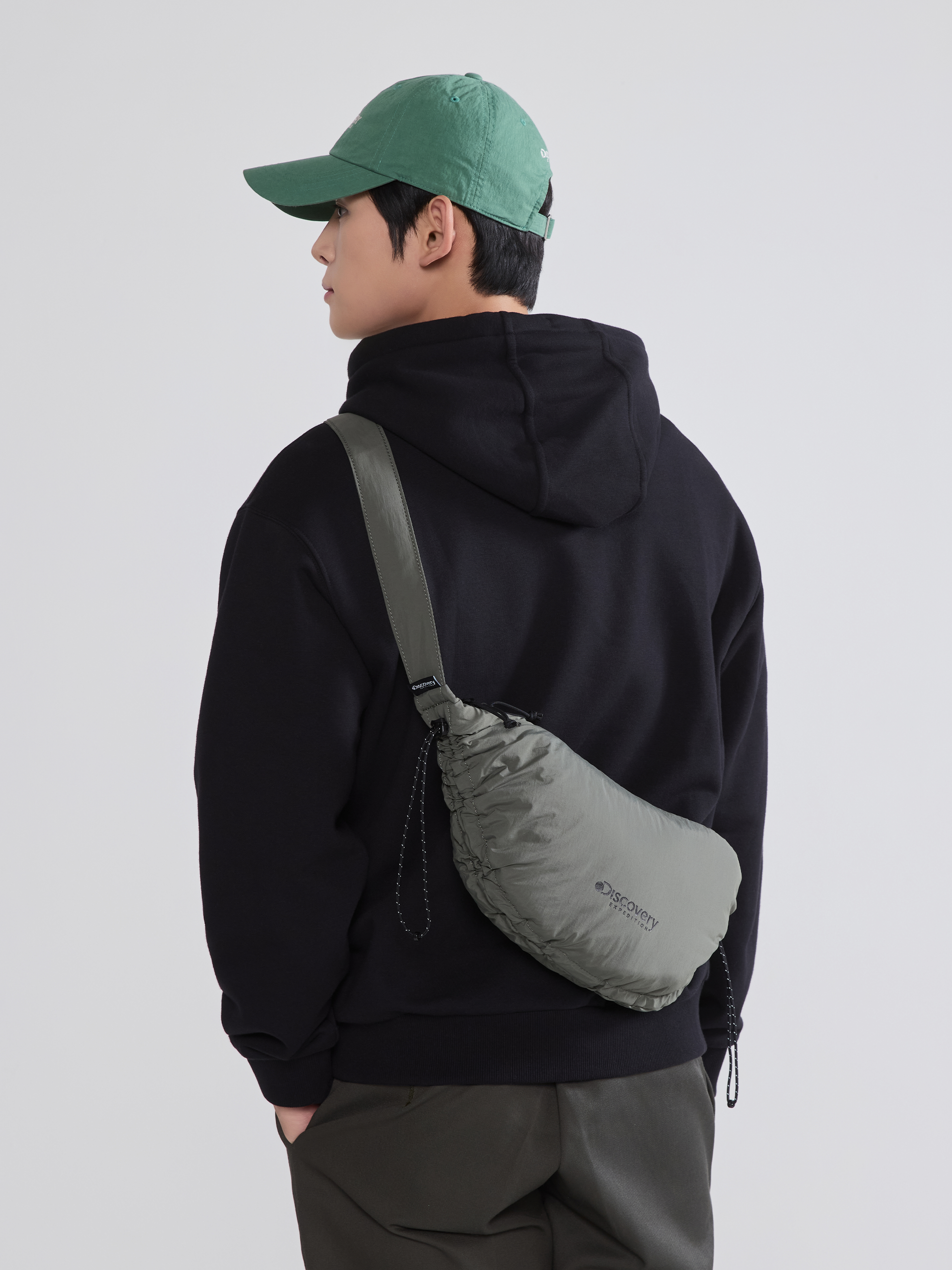 CURVE Padded Drawstring Hobo Bag M
