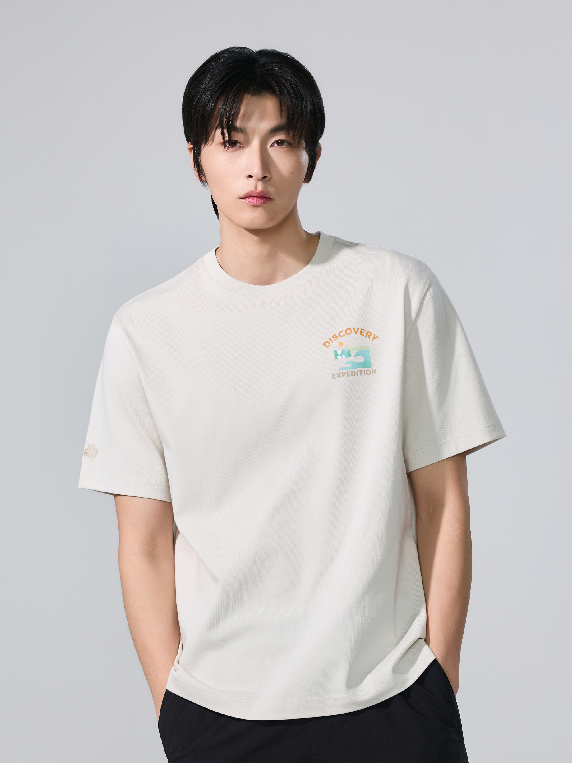 Uni Small Lake Graphic Short-Sleeve T-shirt