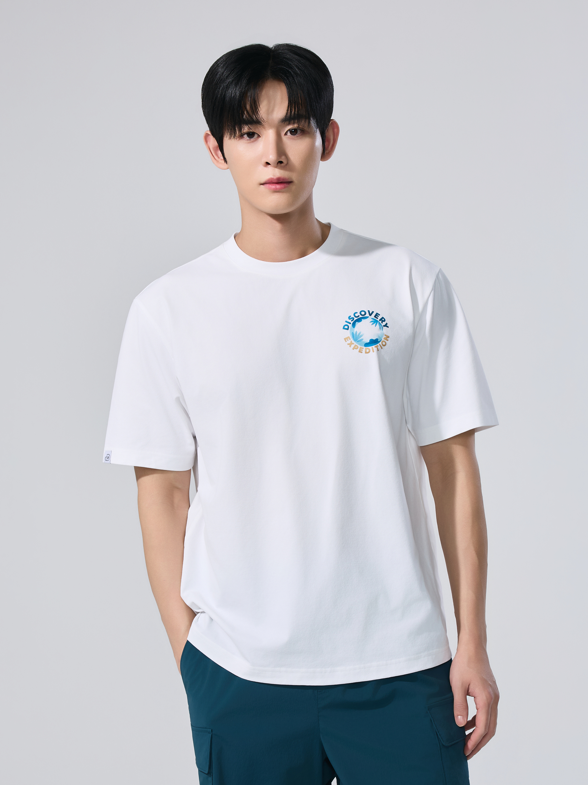 Uni Small Leaf Graphic Short-Sleeve T-shirt